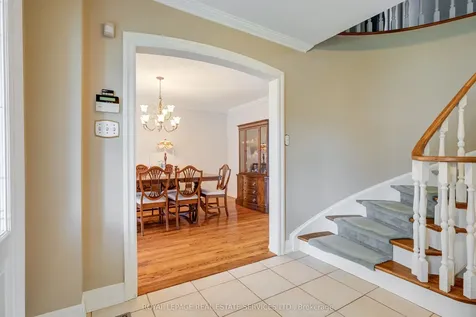 716 Cameron Court Mississauga ON L5C 3B9