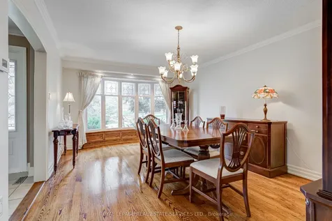 716 Cameron Court Mississauga ON L5C 3B9