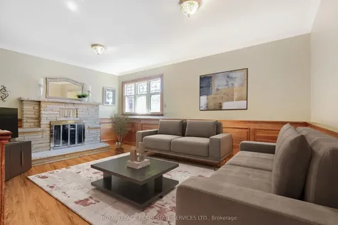 716 Cameron Court Mississauga ON L5C 3B9