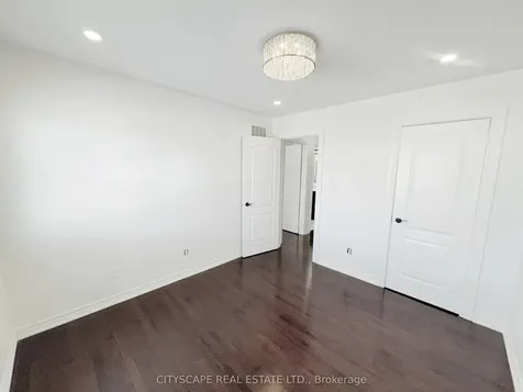 5476 Freshwater Drive Mississauga ON L5M 0J8