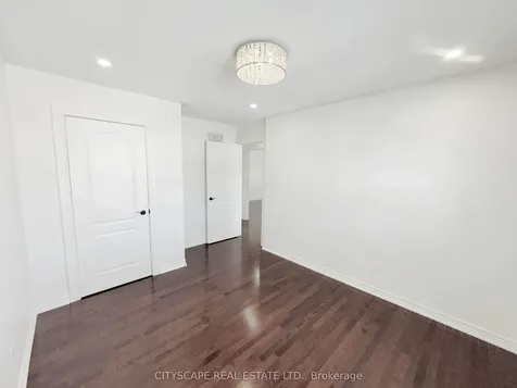 5476 Freshwater Drive Mississauga ON L5M 0J8
