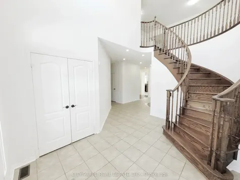 5476 Freshwater Drive Mississauga ON L5M 0J8