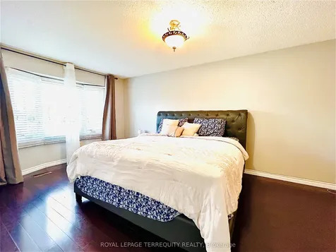 531 Loretta Court Mississauga ON L5B 3S2