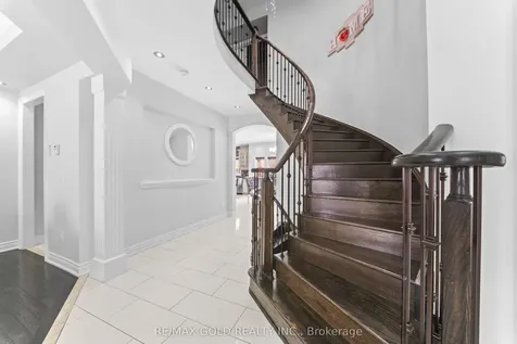 62 Bakersfield Road Brampton ON L6P 3Y5