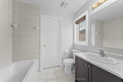 62 Bakersfield Road Brampton ON L6P 3Y5