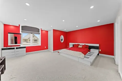 62 Bakersfield Road Brampton ON L6P 3Y5