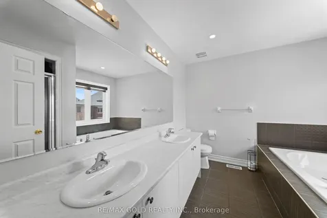 62 Bakersfield Road Brampton ON L6P 3Y5