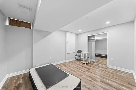 62 Bakersfield Road Brampton ON L6P 3Y5