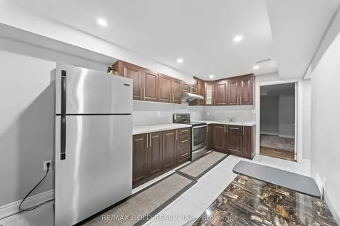 62 Bakersfield Road Brampton ON L6P 3Y5