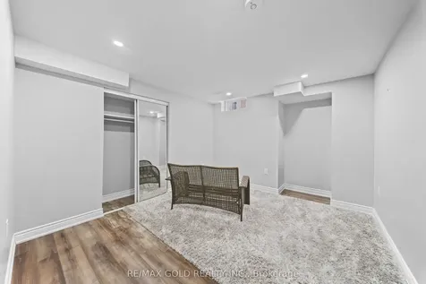 62 Bakersfield Road Brampton ON L6P 3Y5