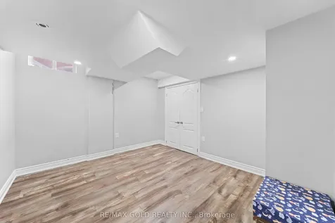 62 Bakersfield Road Brampton ON L6P 3Y5