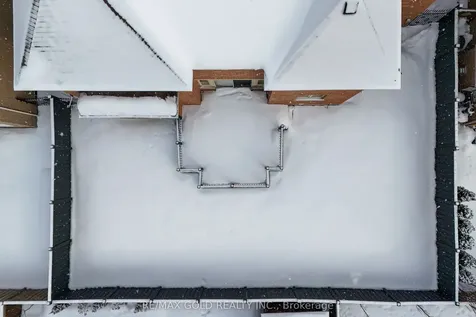 62 Bakersfield Road Brampton ON L6P 3Y5