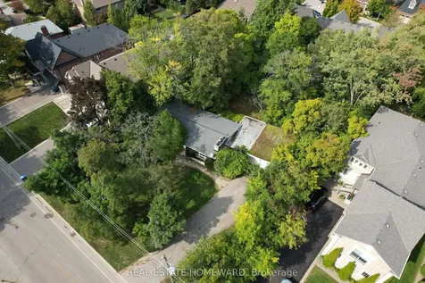 2441 Old Carriage Road Mississauga ON L5C 1Y6