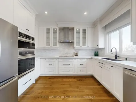 6786 Kazoo Court Mississauga ON L5W 1T4