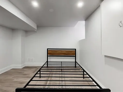 6786 Kazoo Court Mississauga ON L5W 1T4