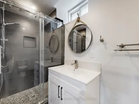 6786 Kazoo Court Mississauga ON L5W 1T4