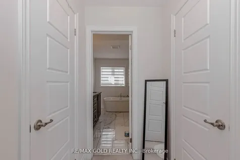 18 Branigan Crescent Halton Hills ON L7G 0N2