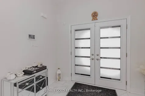 18 Branigan Crescent Halton Hills ON L7G 0N2