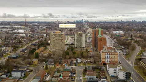 2470 Eglinton Avenue W Toronto ON M6M 5E7