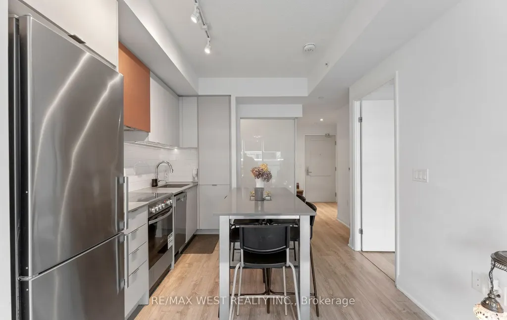 10 Gibbs Road Toronto ON M9B 0E2
