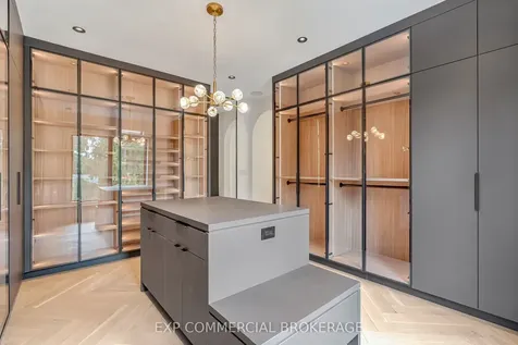 114 Tracina Drive Oakville ON L6L 4B7