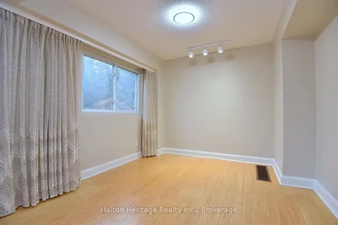 457 Woodview Road Burlington ON L7N 2Z9
