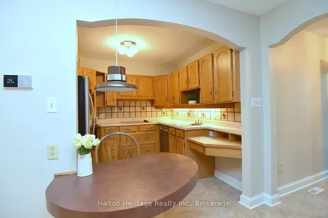 457 Woodview Road Burlington ON L7N 2Z9