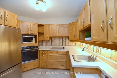 457 Woodview Road Burlington ON L7N 2Z9