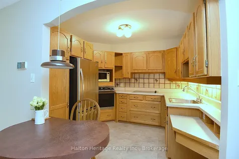 457 Woodview Road Burlington ON L7N 2Z9