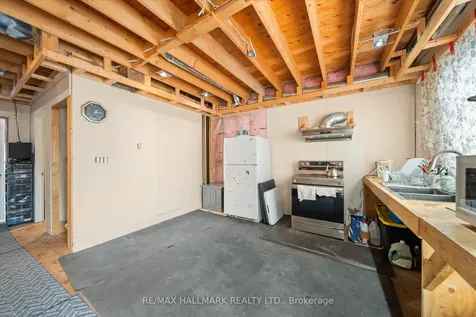160 Silverthorn Avenue Toronto ON M6N 3K3