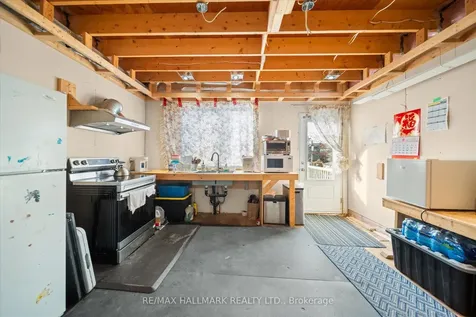 160 Silverthorn Avenue Toronto ON M6N 3K3