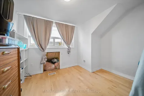 160 Silverthorn Avenue Toronto ON M6N 3K3