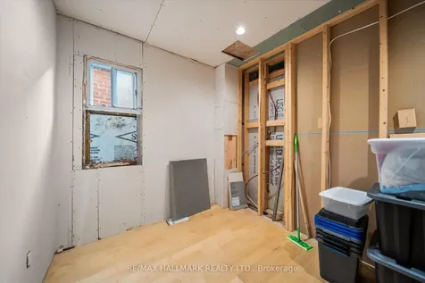 160 Silverthorn Avenue Toronto ON M6N 3K3