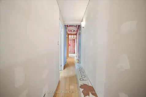 160 Silverthorn Avenue Toronto ON M6N 3K3
