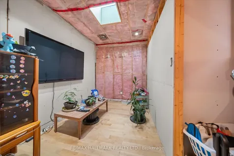160 Silverthorn Avenue Toronto ON M6N 3K3