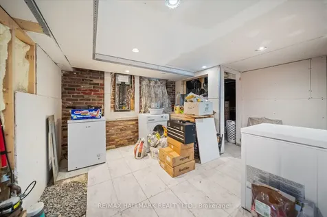 160 Silverthorn Avenue Toronto ON M6N 3K3