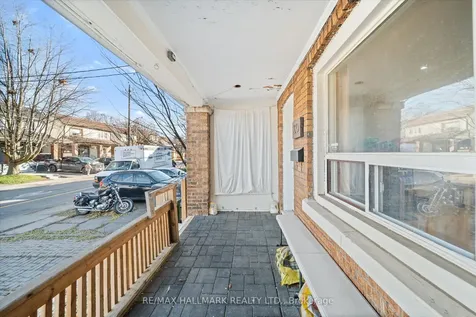 160 Silverthorn Avenue Toronto ON M6N 3K3