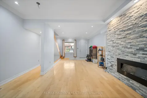 160 Silverthorn Avenue Toronto ON M6N 3K3
