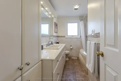 154 Hendrie Avenue Burlington ON L7T 4C2