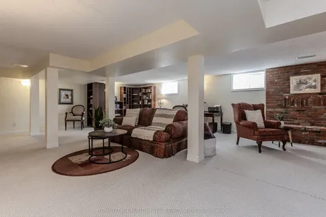 154 Hendrie Avenue Burlington ON L7T 4C2