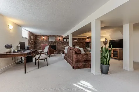 154 Hendrie Avenue Burlington ON L7T 4C2