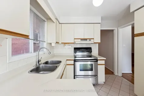 37 Candy Crescent Brampton ON L6X 3Z7