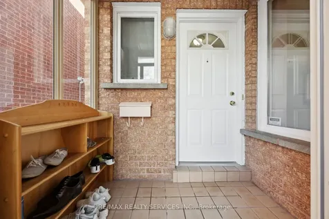 37 Candy Crescent Brampton ON L6X 3Z7