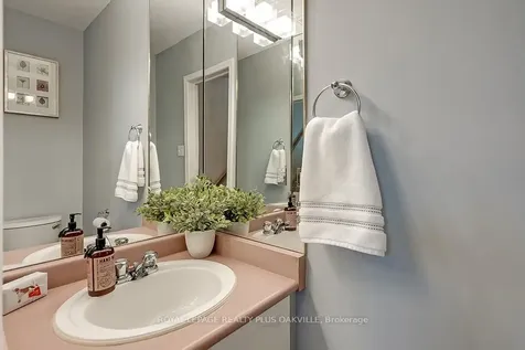 2234 Shadetree Avenue Burlington ON L7L 6L4