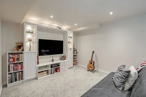 2234 Shadetree Avenue Burlington ON L7L 6L4