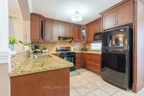 18 Newark Way Brampton ON L7A 2V1