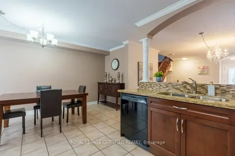 18 Newark Way Brampton ON L7A 2V1