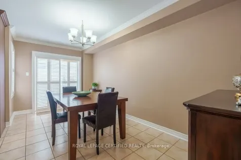 18 Newark Way Brampton ON L7A 2V1