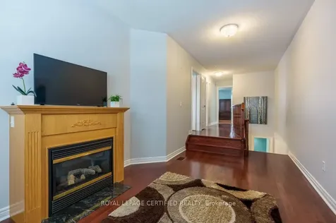 18 Newark Way Brampton ON L7A 2V1