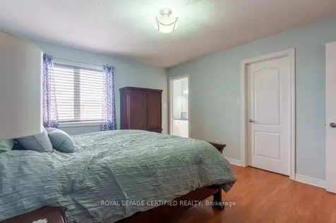 18 Newark Way Brampton ON L7A 2V1